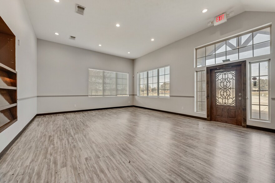 More Photos Of 1205 Avondale Haslet Rd, Haslet Medical For Lease