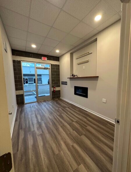 More Photos Of 8169 Pine Ridge Rd, Mechanicsville Flex For Lease