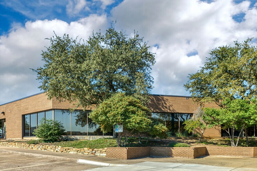 More Photos Of 1610 Corporate Ct, Irving Office For Lease