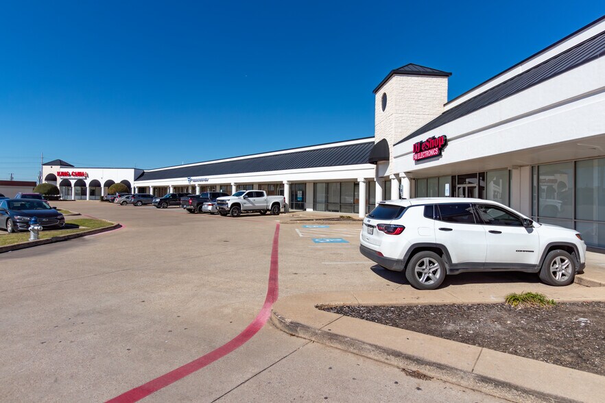 More Photos Of 1901 W Northwest Hwy, Garland Unknown For Lease