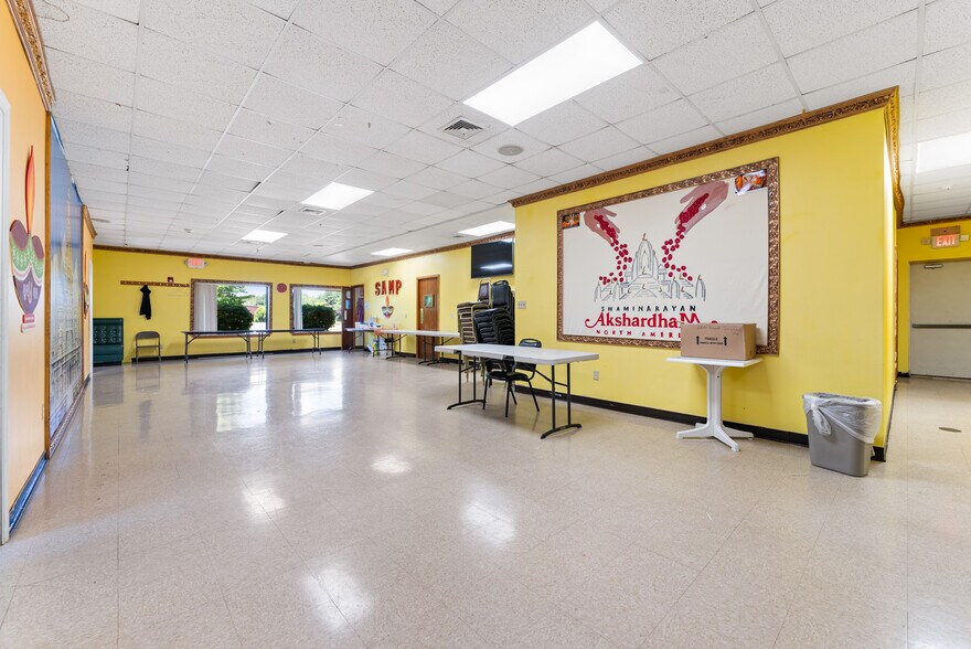 More Photos Of 605 Silver St, Agawam Storefront Retail Office For Sale