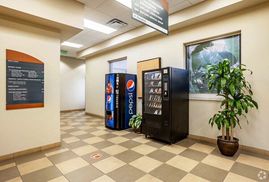 More Photos Of 560 Jackson St N, Saint Petersburg Medical For Lease