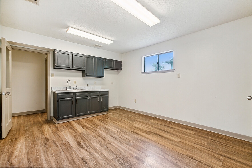 More Photos Of 8656 Highway 23, Belle Chasse Office For Sale