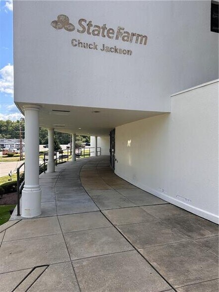 More Photos Of 9625 Perry Hwy, Pittsburgh Office For Lease