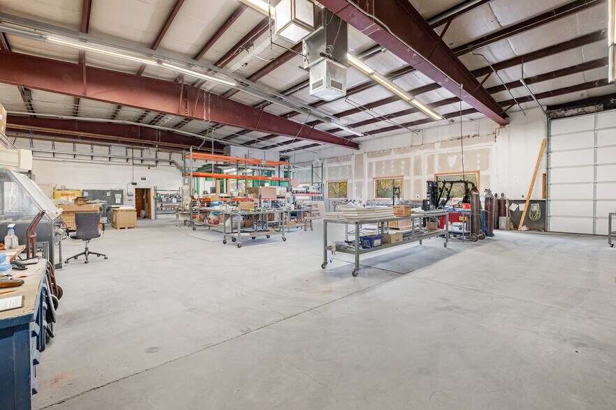 More Photos Of 330 N Front St, Ripley Flex For Sale