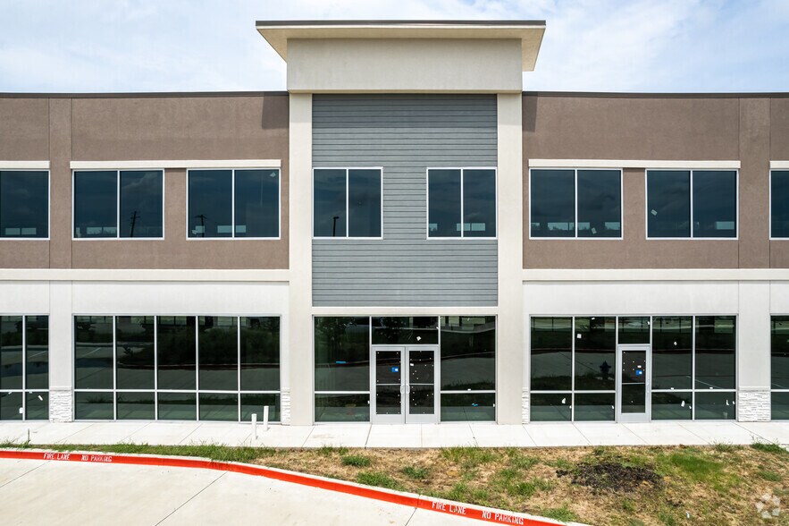 More Photos Of 1601 E Trinity Mills Rd, Carrollton Storefront Retail Office For Lease