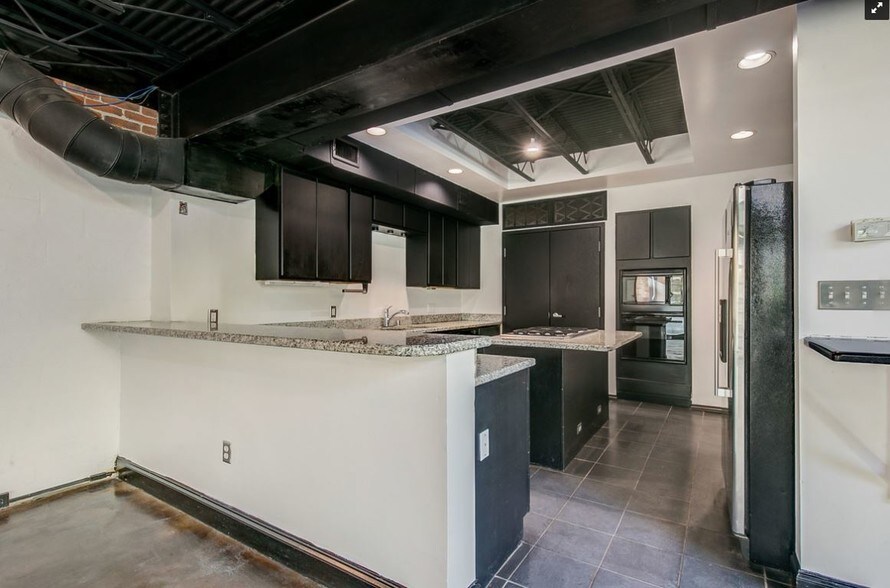 More Photos Of 1801 Laws St, Dallas Office Residential For Lease