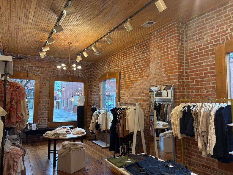 More Photos Of 9 SE 3rd St, Lee's Summit Storefront Retail Office For Lease