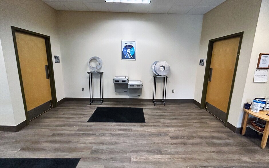 More Photos Of 453 Lincoln St, Carlisle Flex For Lease