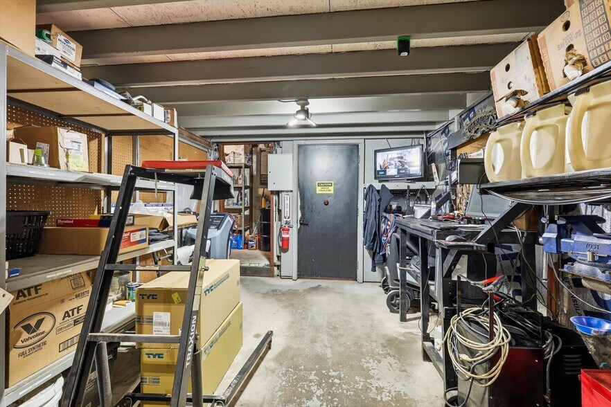 More Photos Of 103 W Franklin St, Alvord General Retail For Sale