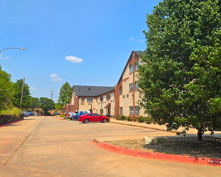 More Photos Of 2700 E 2nd St, Edmond Hotel For Sale