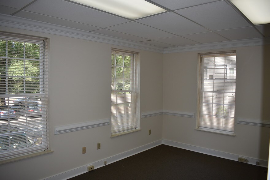 More Photos Of 611 N Courthouse Rd, Richmond Office For Lease