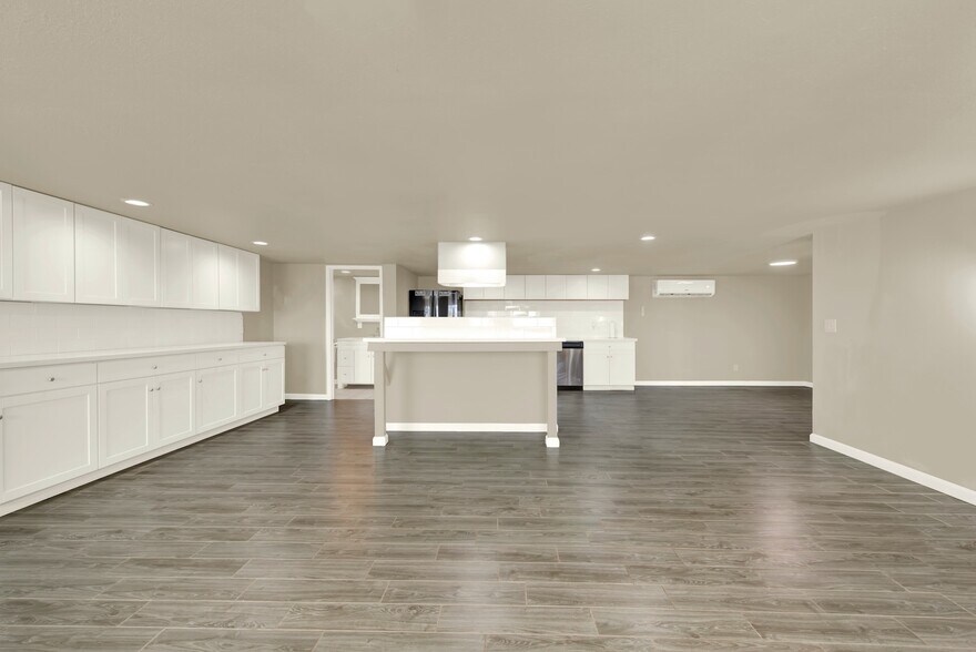 More Photos Of 124 S Porter Rd, Dixon Service For Sale