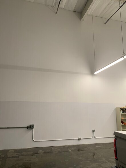 More Photos Of 1376 Walter St, Ventura Light Manufacturing For Lease
