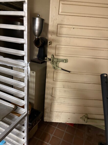 More Photos Of 301-317 W Foothill Blvd, Monrovia Storefront For Sale