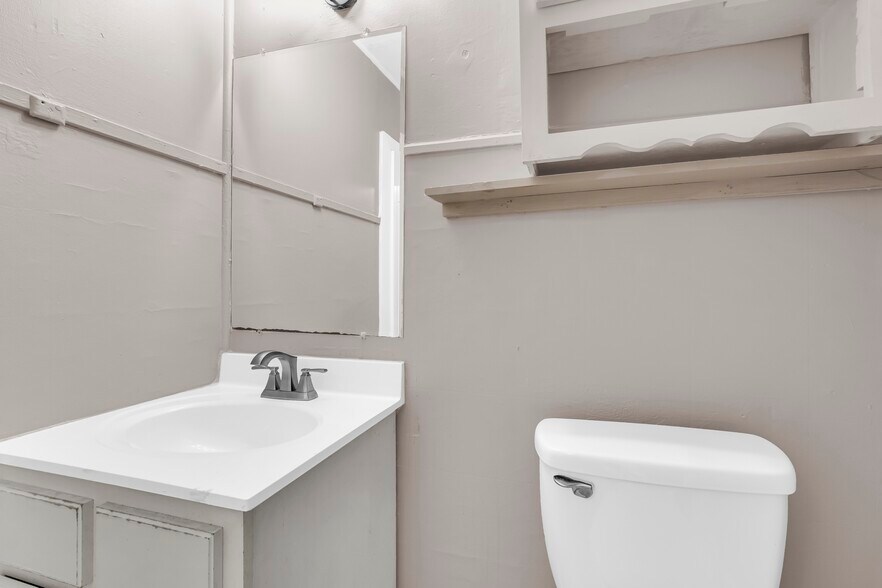 More Photos Of 817 College St, Columbus Multifamily For Sale