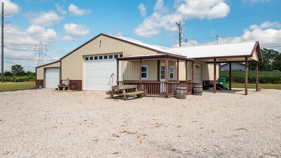 More Photos Of 20447 Old Route 66 Hwy, Staunton Flex For Sale