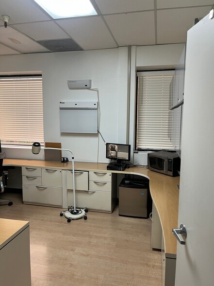 More Photos Of 7601 Hospital Dr, Sacramento Medical For Sale