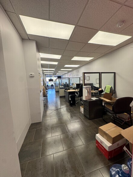 Primary Photo Of 78-84 E Park Ave, Long Beach Storefront For Lease