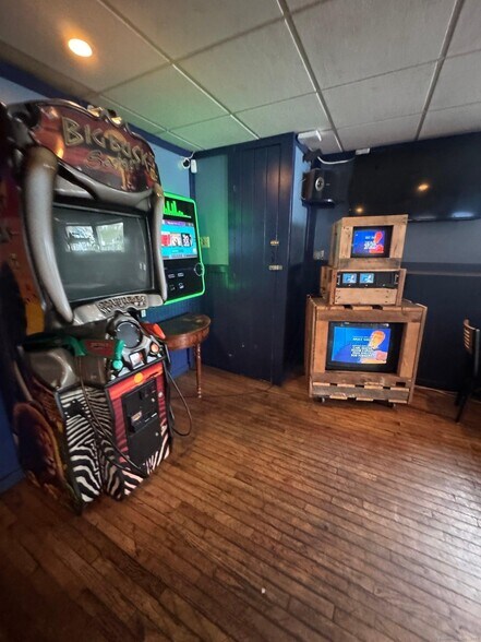 More Photos Of 164 Main St, Portland Restaurant For Sale