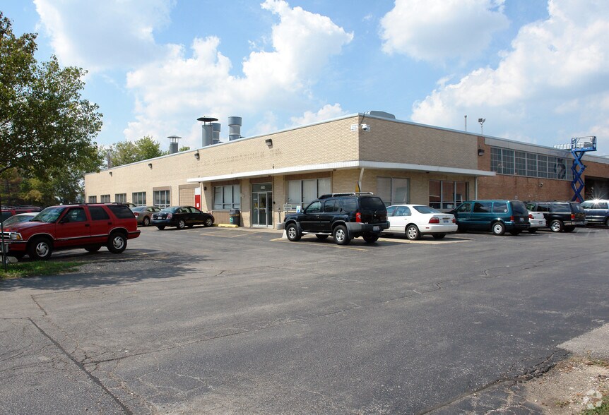 Primary Photo Of 560 S Hicks Rd, Palatine Manufacturing For Lease