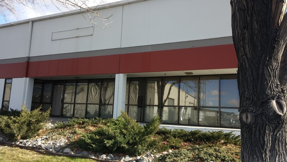 More Photos Of 802-808 Packer Way, Sparks Warehouse For Lease