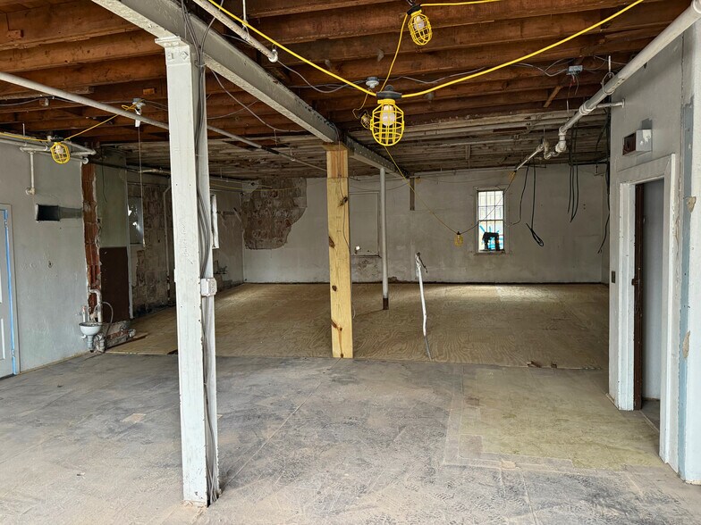 More Photos Of 9-11 Elm Ave, Mount Vernon Service For Sale