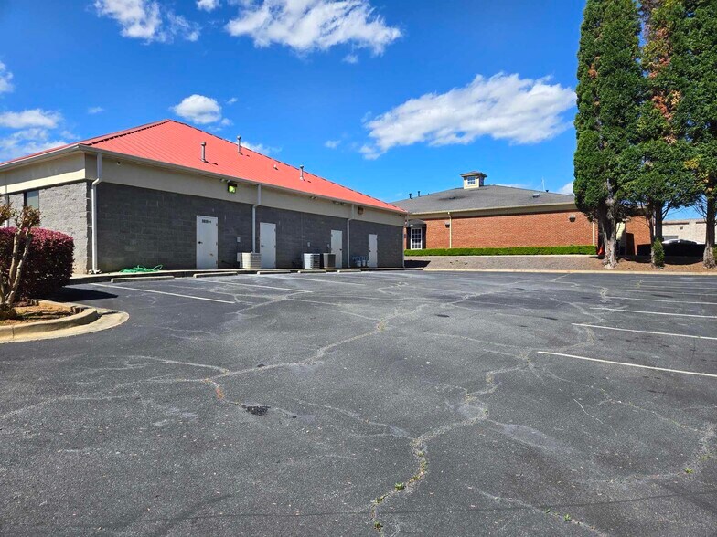 More Photos Of 1819 Buford Hwy, Buford Medical For Lease