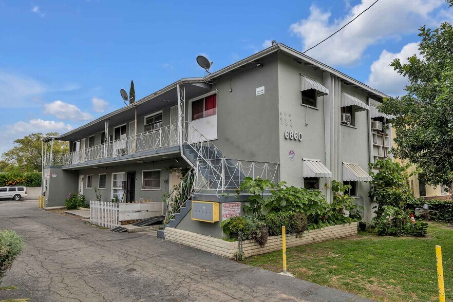 More Photos Of 6860-6870 Hazeltine Ave, Van Nuys Apartments For Sale