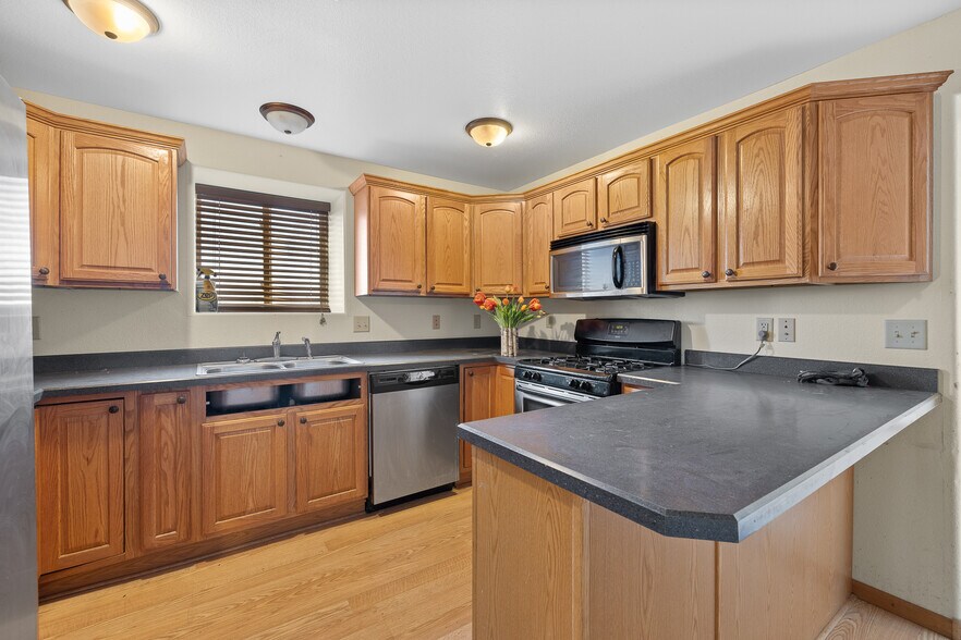 More Photos Of 306 Hillview Dr, Box Elder Office For Sale