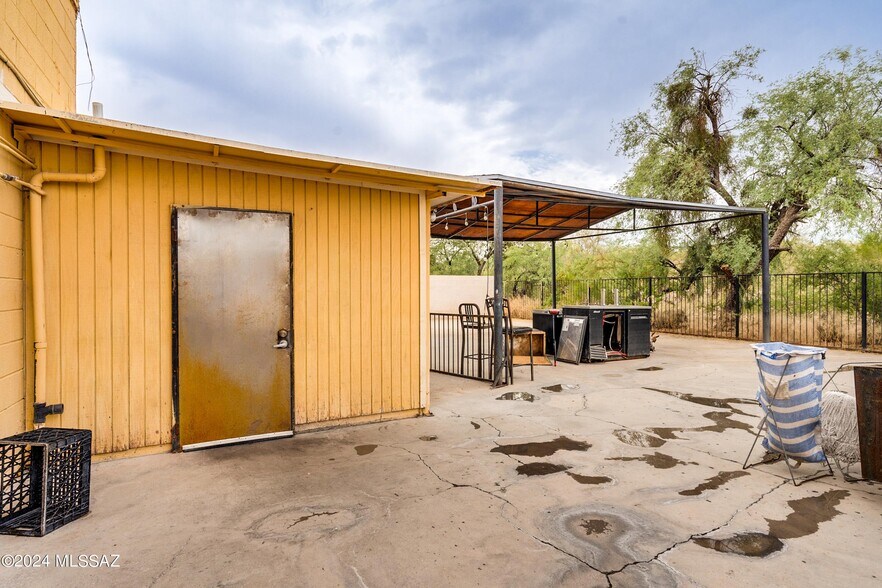 More Photos Of 3000 S Mission Rd, Tucson Storefront Retail Residential For Sale