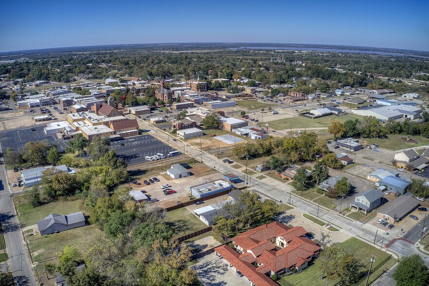 More Photos Of 217 College St, Sulphur Springs Freestanding For Sale