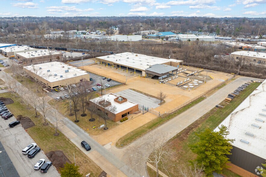 More Photos Of 2646 Metro Blvd, Maryland Heights Distribution For Sale