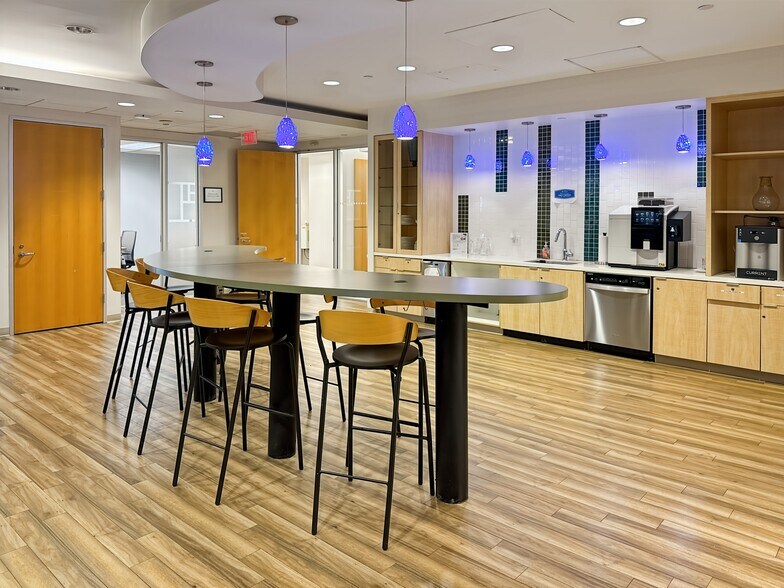 More Photos Of 201 S Biscayne Blvd, Miami Coworking Space