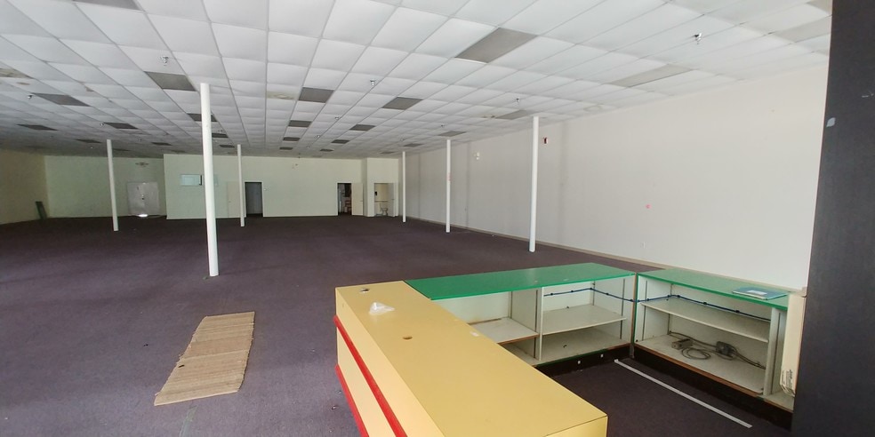 More Photos Of 5850 SE Abshier Blvd, Belleview Storefront Retail Office For Lease