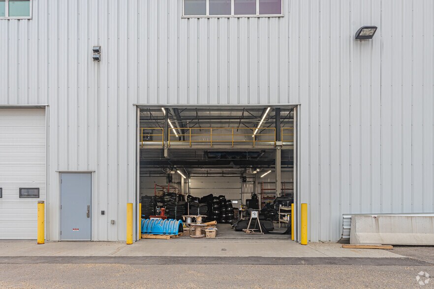More Photos Of 6810 8th St, Edmonton Warehouse For Lease