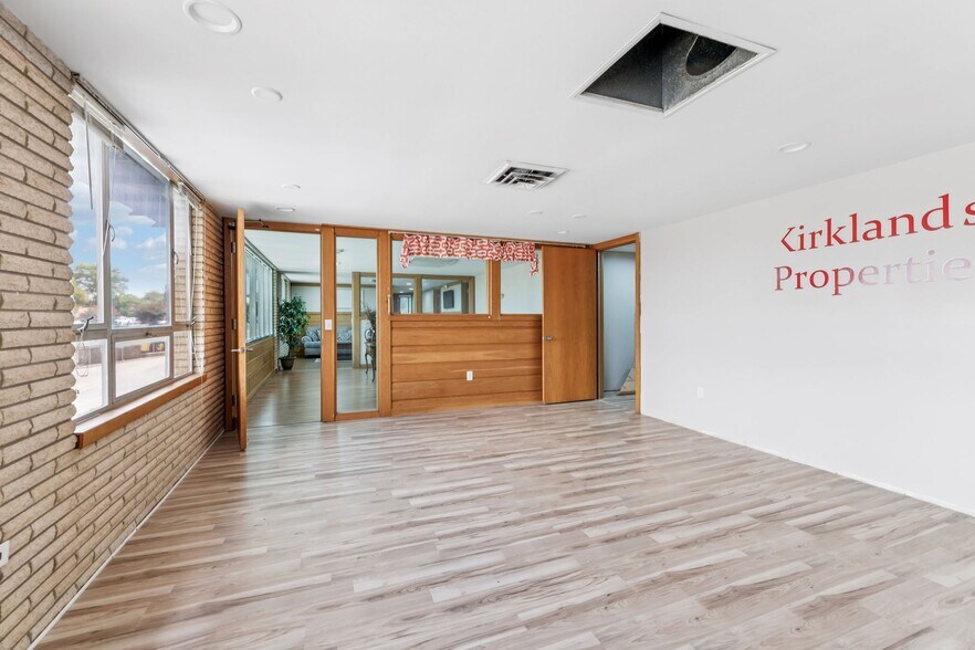 More Photos Of 506 College St W, Fayetteville Office Residential For Sale