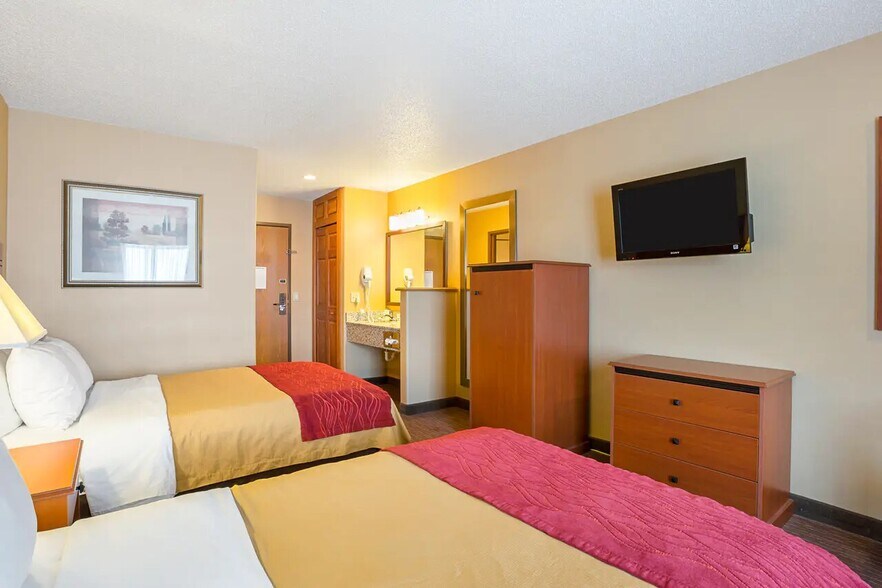 More Photos Of 3815 S Lincoln Ave, York Hotel For Sale