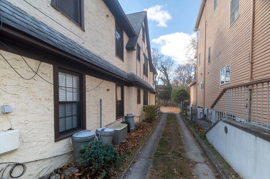 More Photos Of 4320 Hamilton Pl, Flushing Apartments For Sale