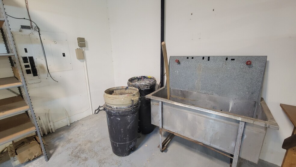 More Photos Of 1509 Baccarac Ct, Euless Flex For Lease