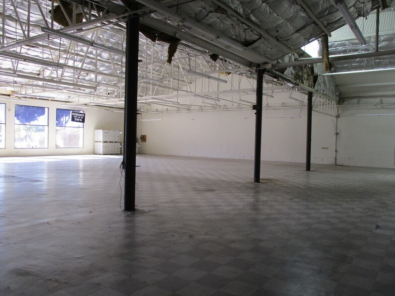 More Photos Of 1660 S Oxnard Blvd, Oxnard Warehouse For Sale
