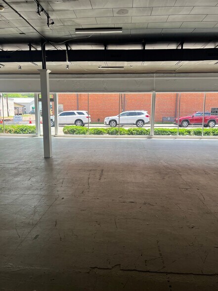 More Photos Of 101 N Poplar St, Aberdeen Storefront For Sale