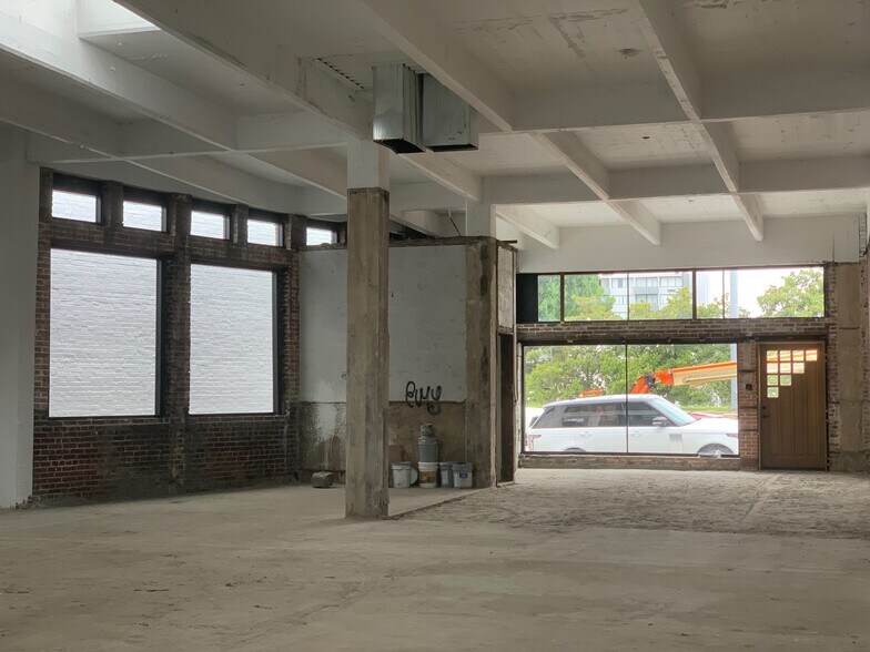 More Photos Of 433 Madison Ave, Memphis General Retail For Sale