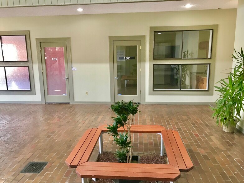 More Photos Of 22014 7th Ave S, Des Moines Medical For Lease