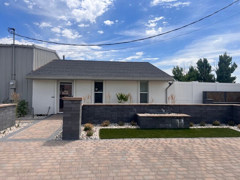 Primary Photo Of 2751 S 1000 W, Syracuse Showroom For Sale