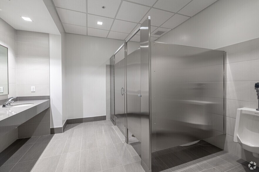 More Photos Of 1305 Furnace Rd, Linthicum Heights Distribution For Lease