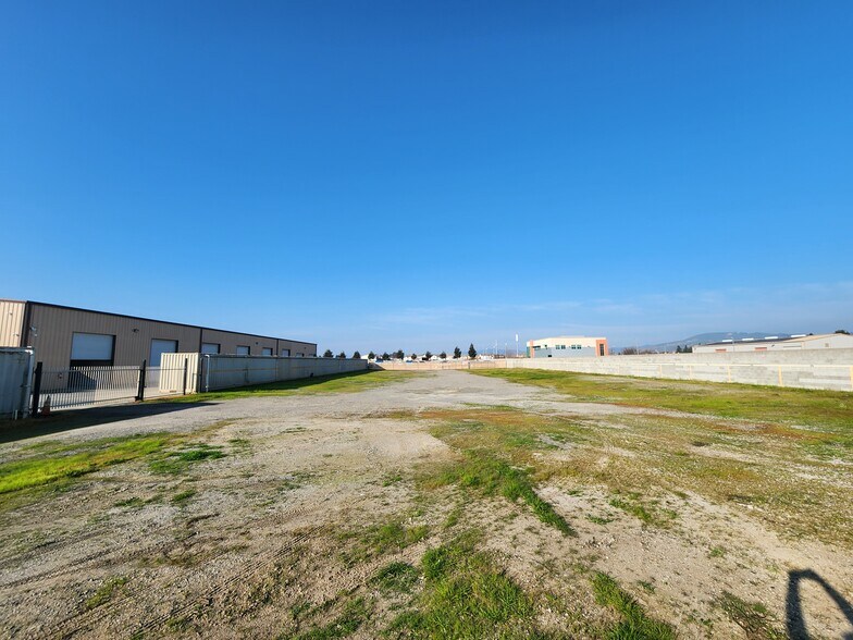 More Photos Of 2920 Industrial Ct, Fairfield Warehouse For Lease