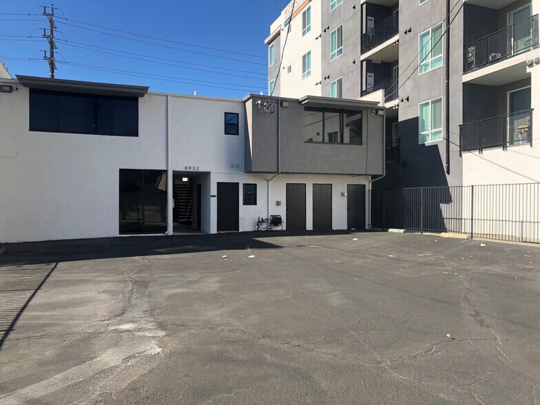 More Photos Of 8932 Reseda Blvd, Northridge Office For Lease