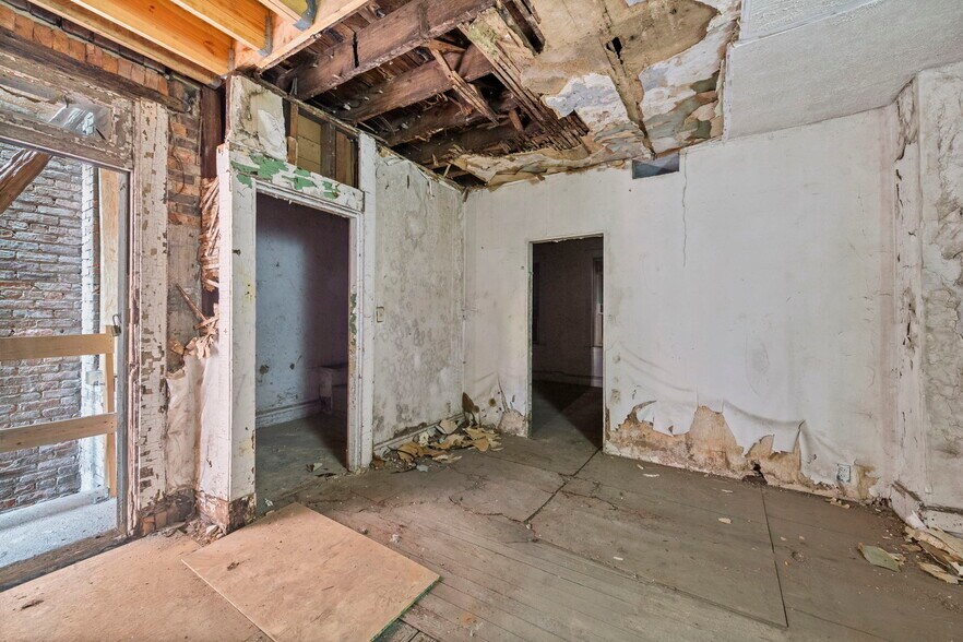 More Photos Of 1648 Vine St, Cincinnati Storefront Retail Residential For Sale