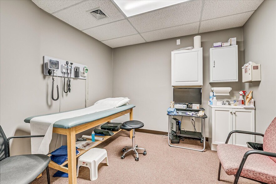 More Photos Of 72 Highway 27, Edison Medical For Sale